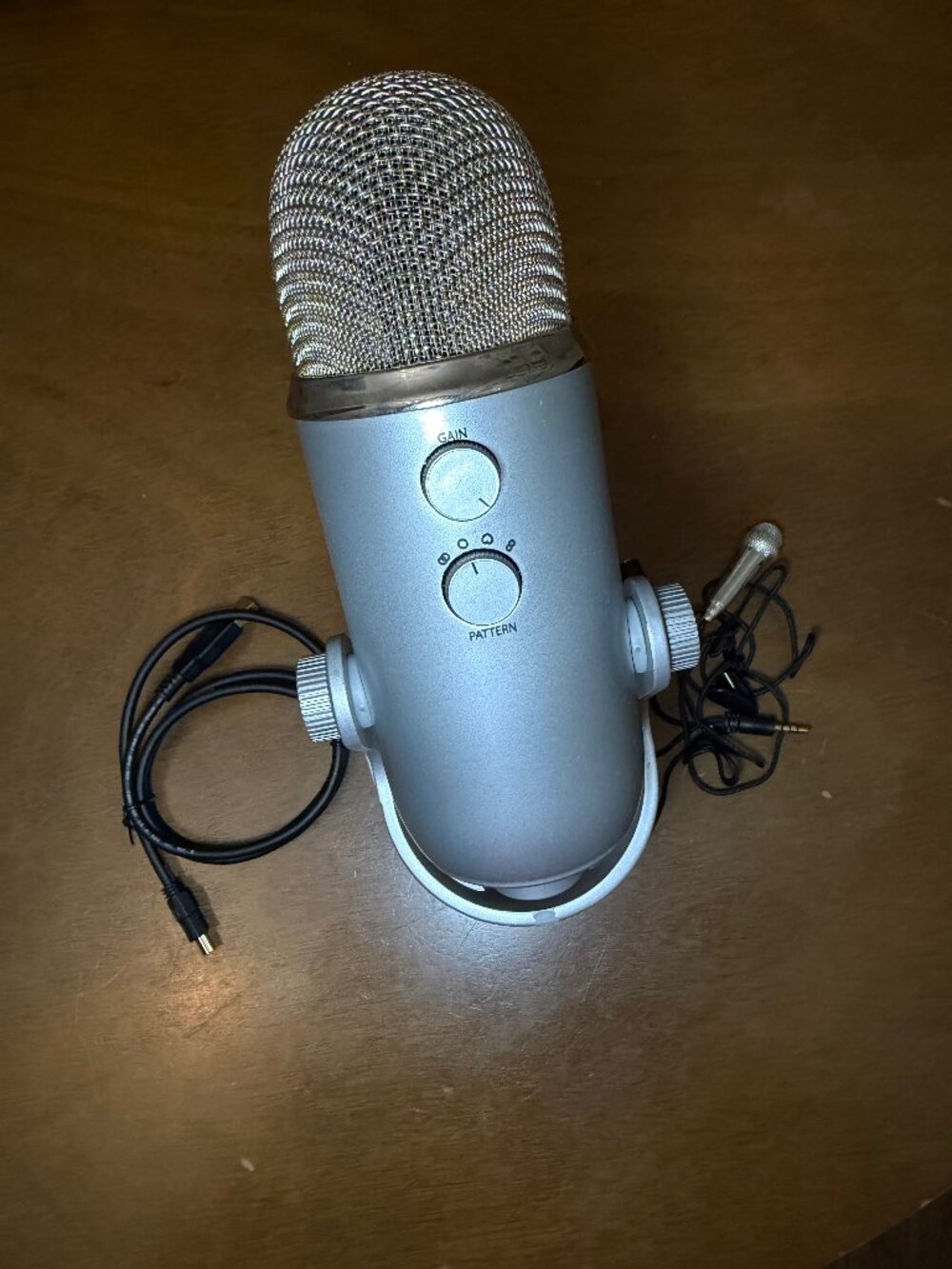 Blue Yeti USB Microphone Bundle (Silver) - Barely Used